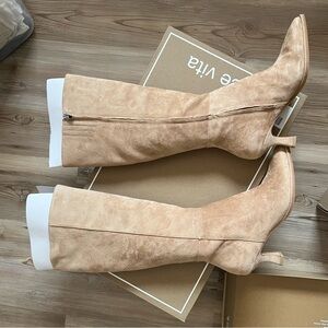 NEW** AUGGIE BOOTS CAMEL SUEDE - 10.5